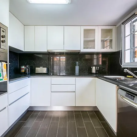 By Galmi Santana (Madeira)