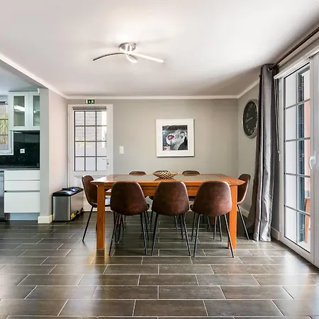 By Galmi Willa Santana (Madeira)