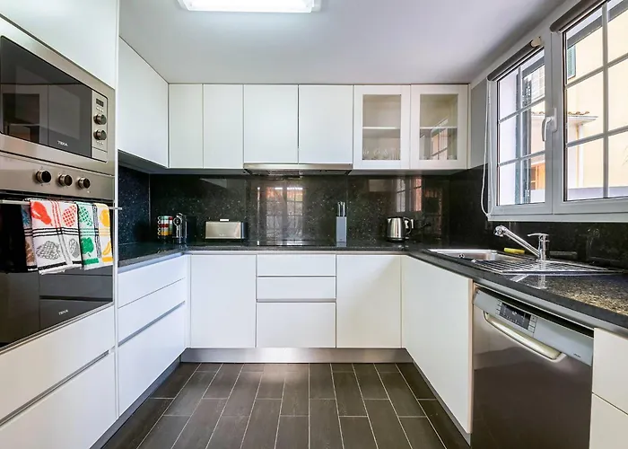 By Galmi Santana (Madeira)